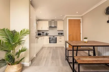 Old Prestwick View - Donnini Apartments