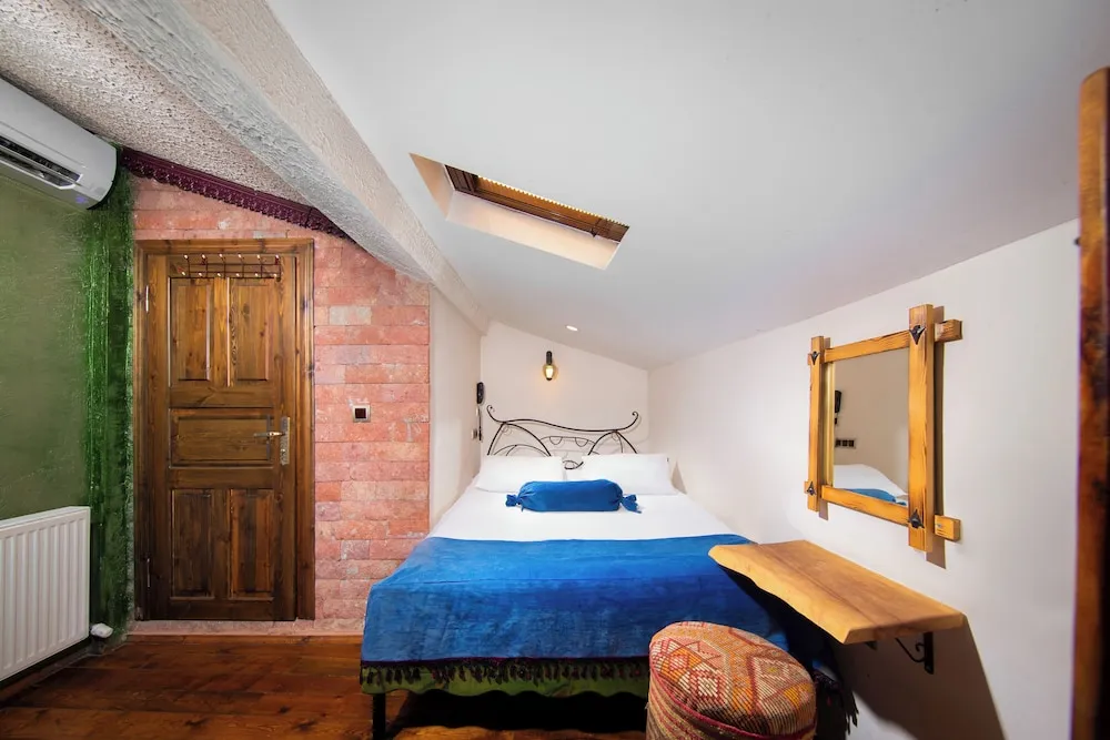 Aravan Standard Roof Floor  Room