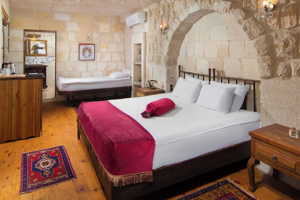 Mazi Family With Jacuzzi Room