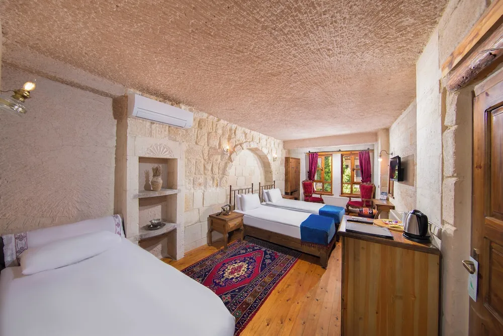 Mazi Family With Jacuzzi Room