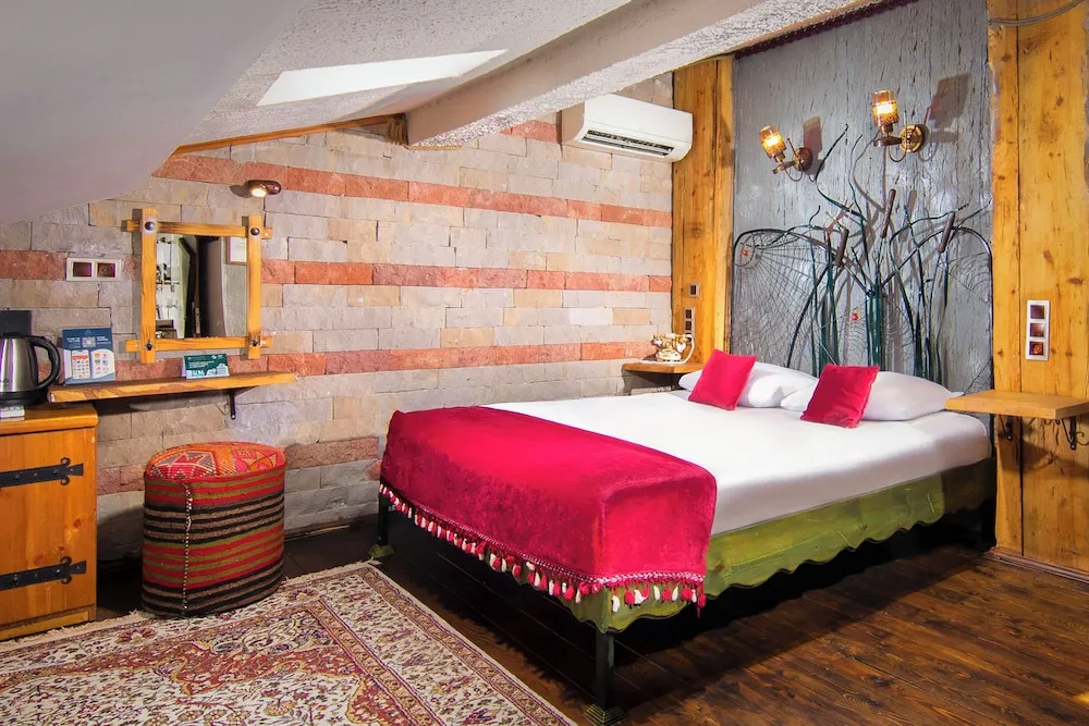 Gomeda Deluxe Roof Floor Room