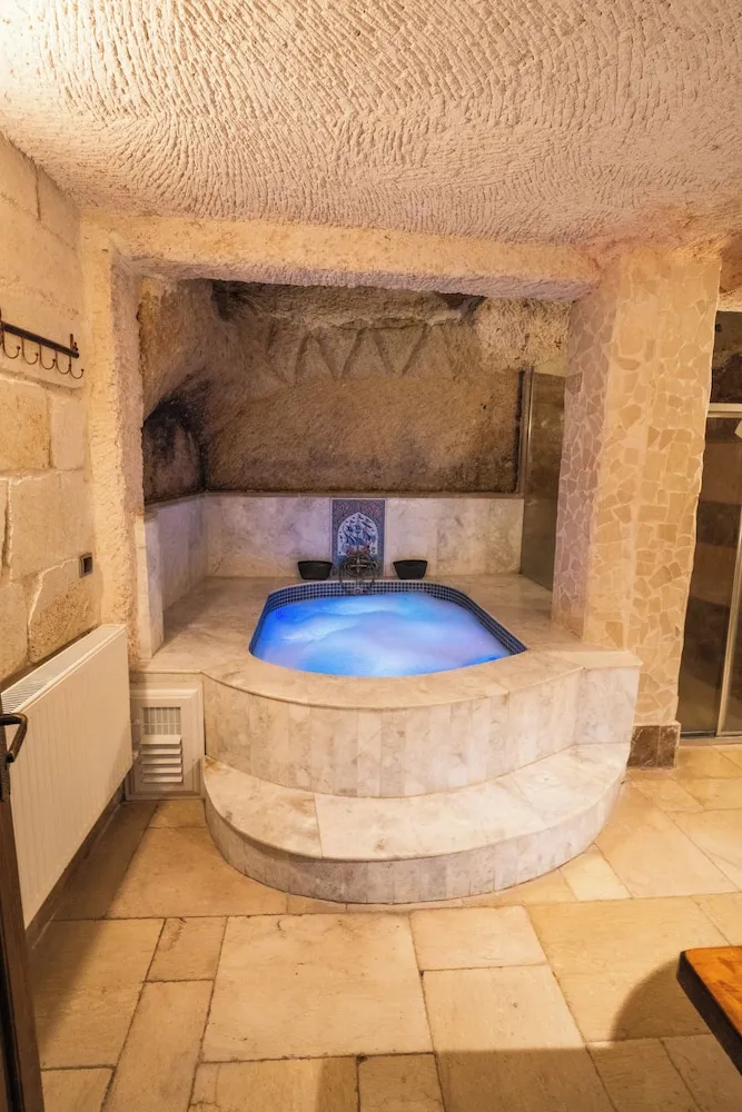 Uzengi Cave  Family Suite with Pool Room