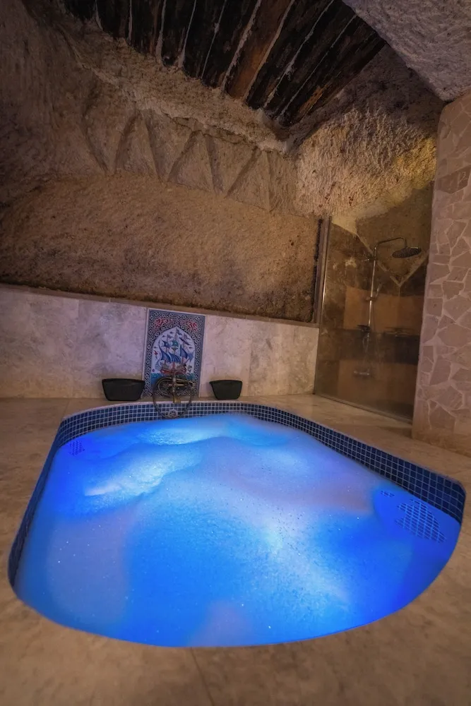 Uzengi Cave  Family Suite with Pool Room
