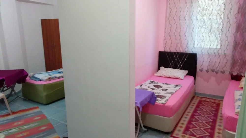 Standard Tek Büyük veya İki Ayrı Yataklı Oda, Sigara İçilebilir, Avlu Manzaralı