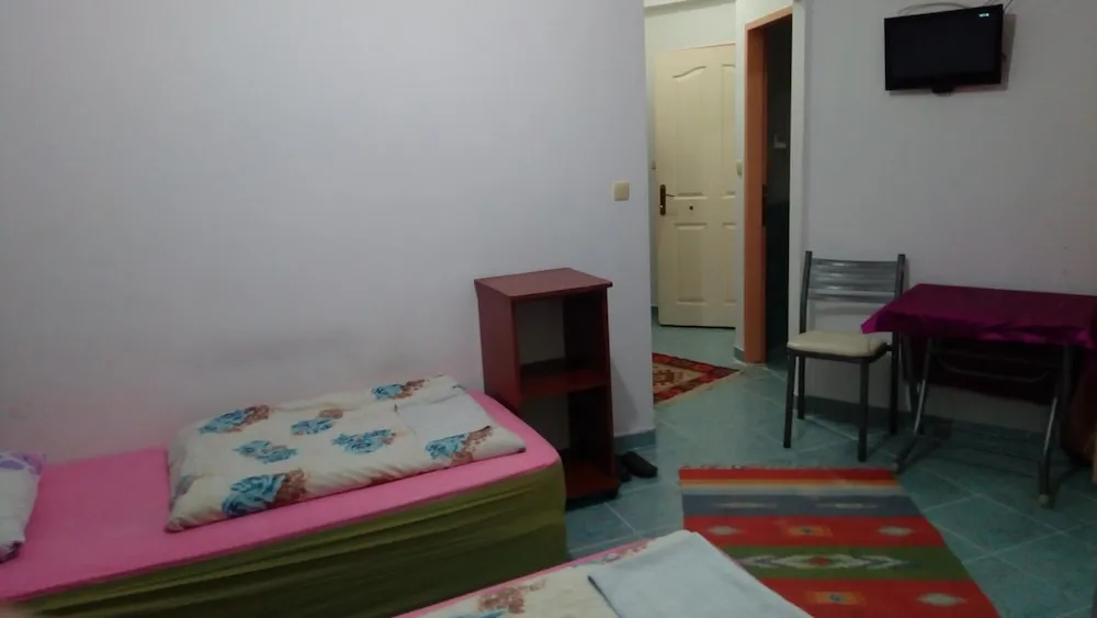Standard Tek Büyük veya İki Ayrı Yataklı Oda, Sigara İçilebilir, Avlu Manzaralı