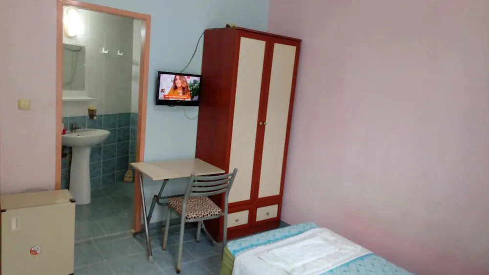 Comfort Tek Büyük veya İki Ayrı Yataklı Oda, 1 Tek Kişilik Yatak, Sigara İçilebilir, Bahçe Manzaralı
