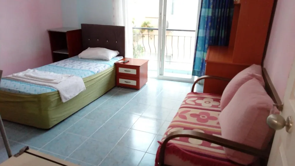 Comfort Tek Büyük veya İki Ayrı Yataklı Oda, 1 Tek Kişilik Yatak, Sigara İçilebilir, Bahçe Manzaralı