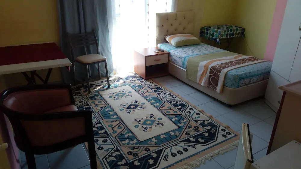 Comfort Tek Büyük veya İki Ayrı Yataklı Oda, 1 Tek Kişilik Yatak, Sigara İçilebilir, Bahçe Manzaralı