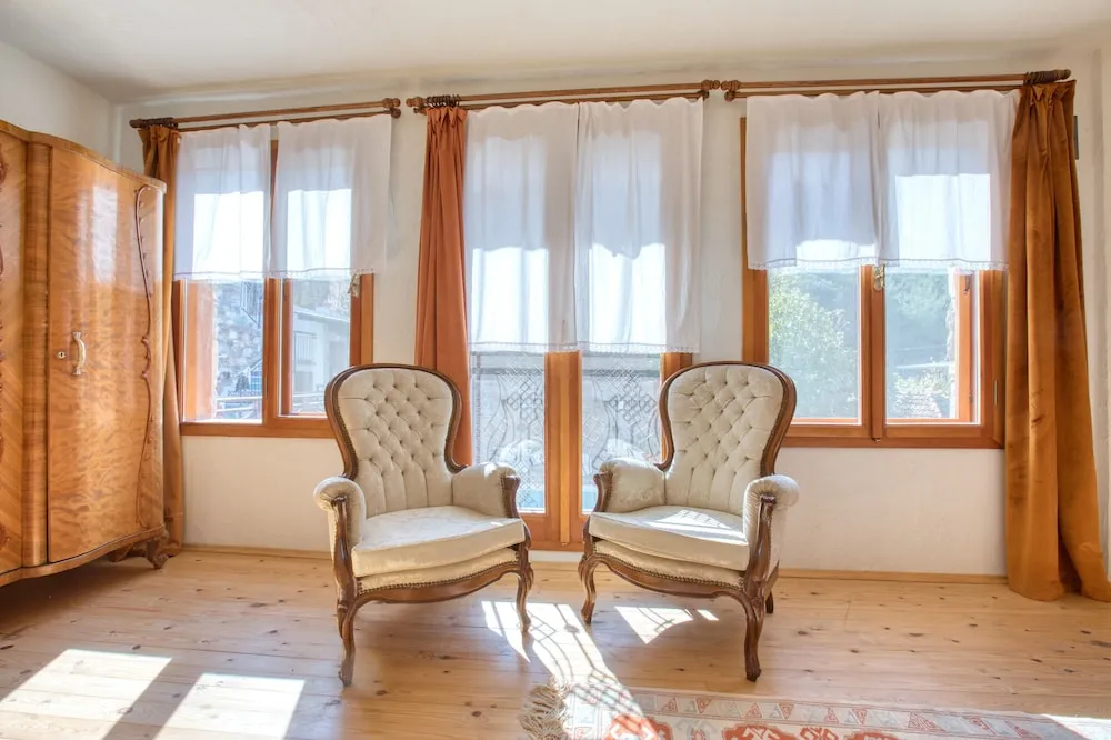 Luxury Tek Büyük Yataklı Oda (Amber)