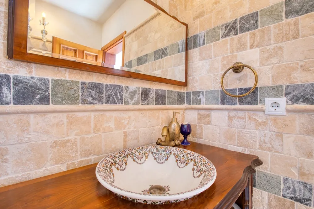 Luxury Tek Büyük Yataklı Oda (Amber)