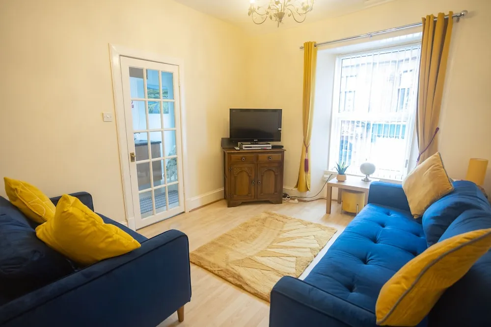 Sandgate 2-bed Apartment in Ayr Central Location