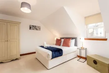 Cromwell Corner - Donnini Apartments