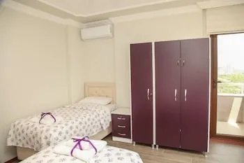 Royal Inn Seza Residence