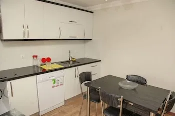 Royal Inn Seza Residence