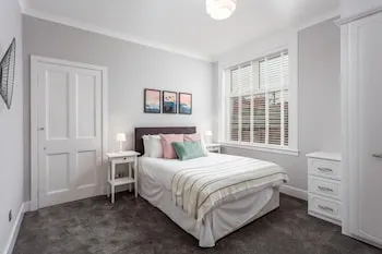 Seafield House - Donnini Apartments