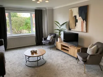 Leeward House - Donnini Apartments