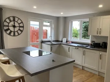 Leeward House - Donnini Apartments
