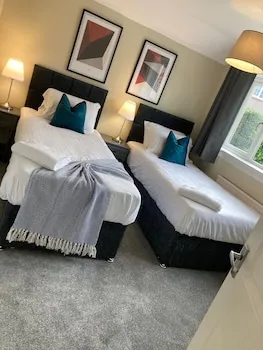 Leeward House - Donnini Apartments