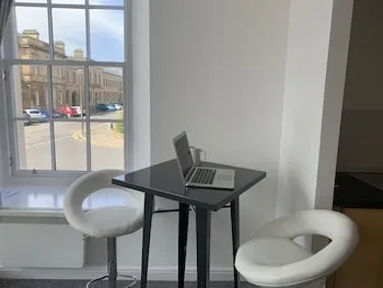 Ayr Cozy Corner Apartment