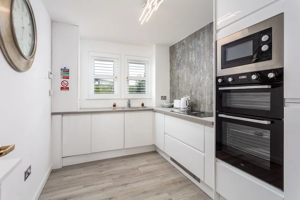 9A Millbrae - Donnini Apartments