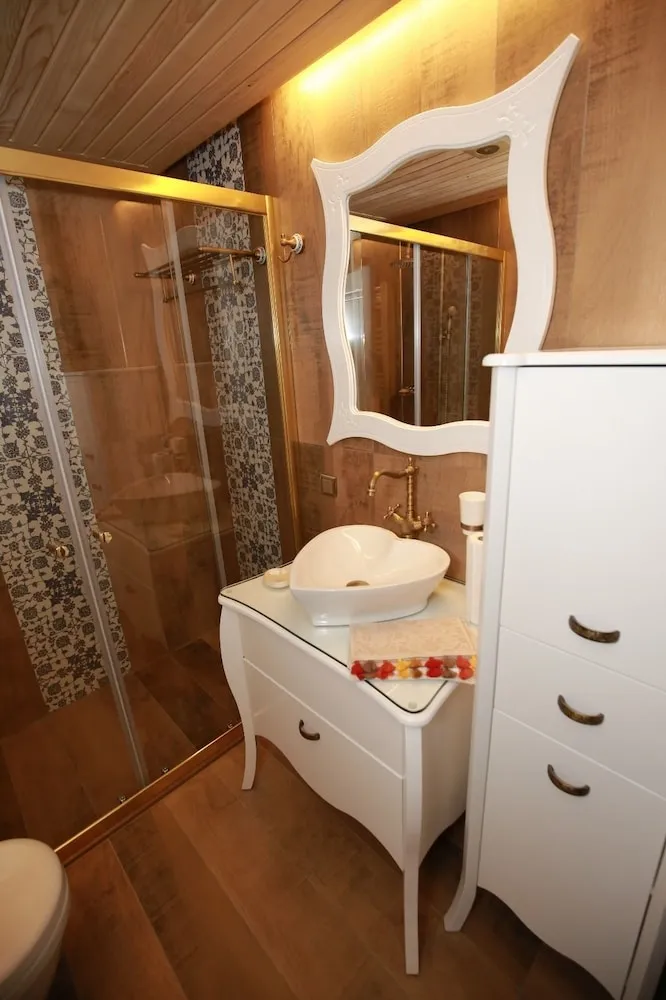 Tek Büyük Yataklı Oda, Balkon, Deniz Manzaralı