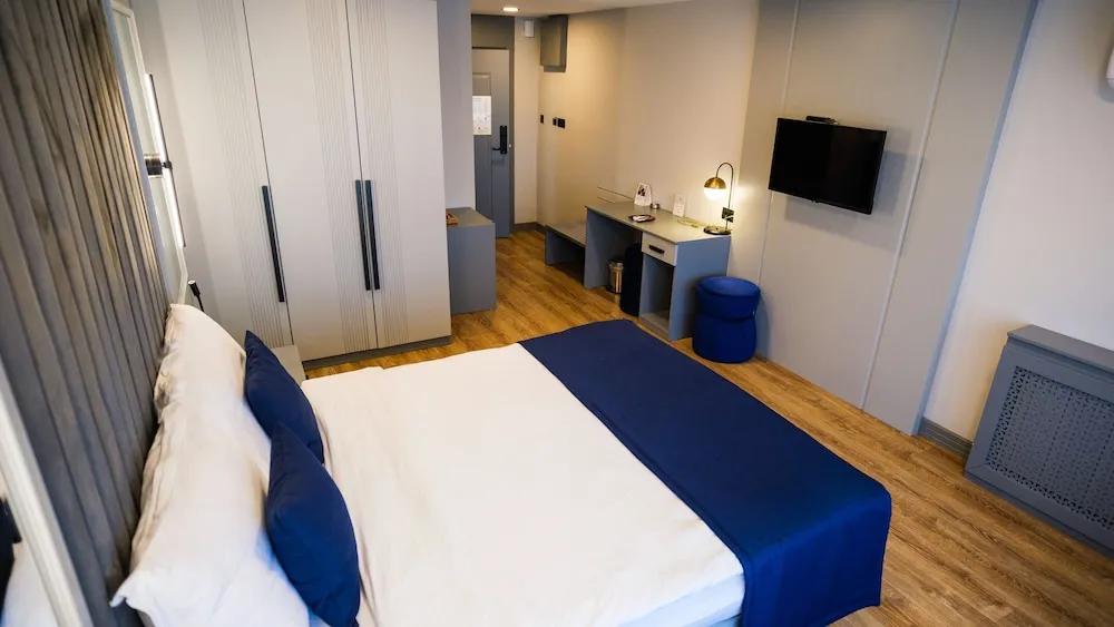Deluxe Room French Bed Sea View