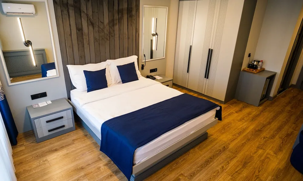 Deluxe Room French Bed Sea View