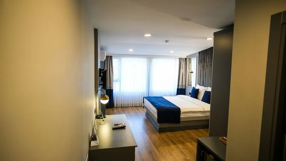 Deluxe Room French Bed Sea View