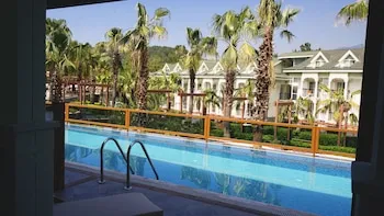 Green Forest Holiday Village