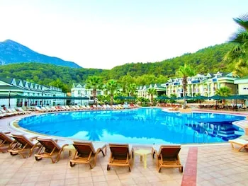 Green Forest Holiday Village