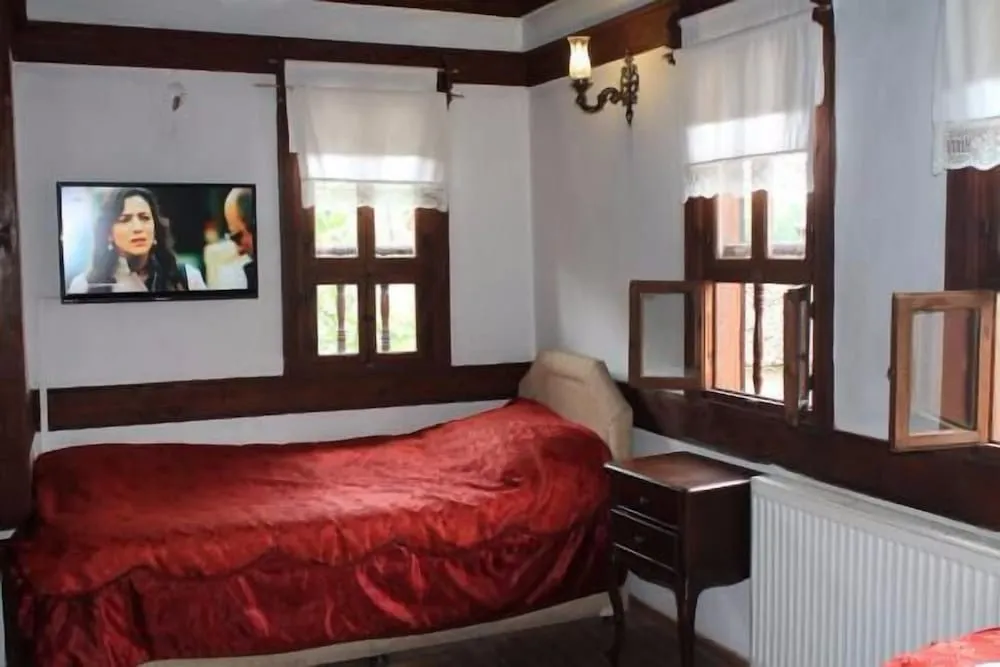 Standard Tek Büyük veya İki Ayrı Yataklı Oda