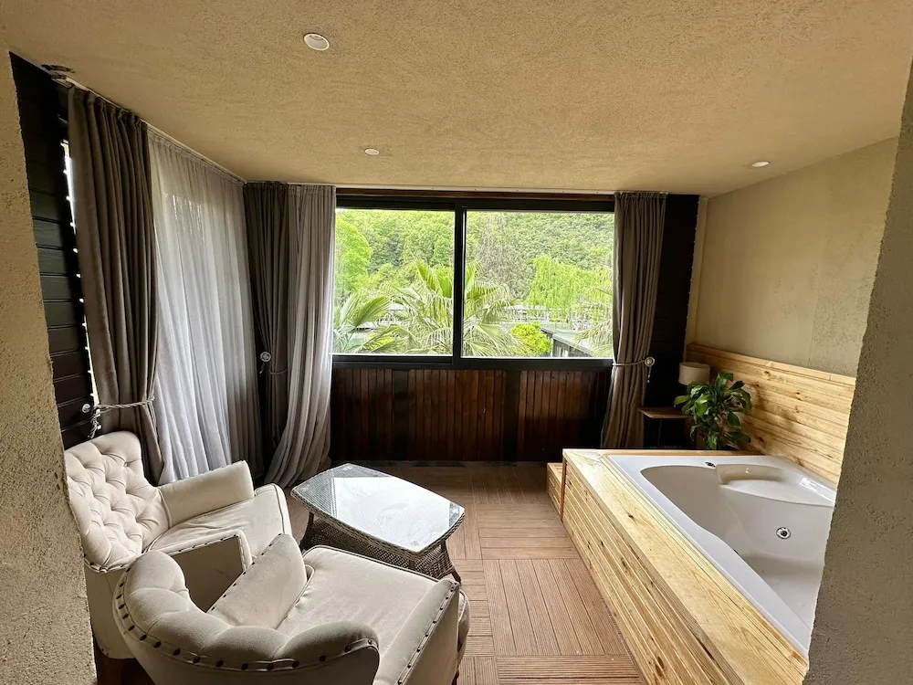 Deluxe Tek Büyük Yataklı Oda, Teras, Nehir Manzaralı