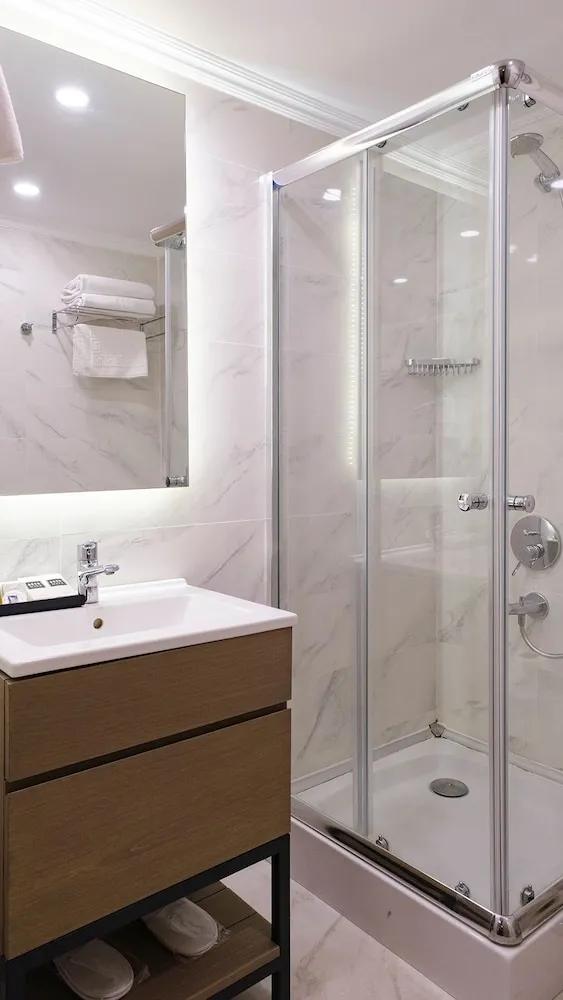 Deluxe Tek Büyük Yataklı Oda, Teras, Nehir Manzaralı