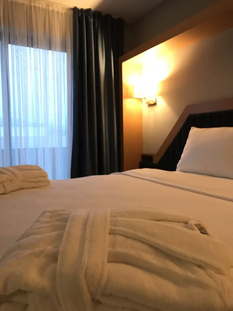 Deluxe Tek Büyük veya İki Ayrı Yataklı Oda, 1 Yatak Odası, Balkon, Şehir Manzaralı