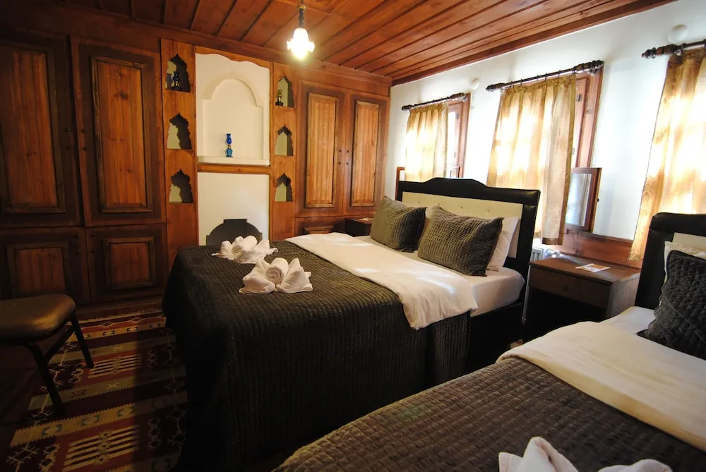 Traditional Oda, Bahçe Manzaralı