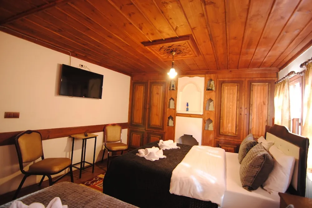 Traditional Oda, Bahçe Manzaralı