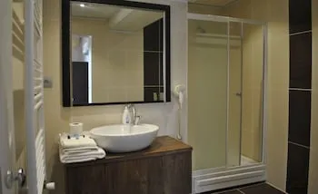 Cem Hotel