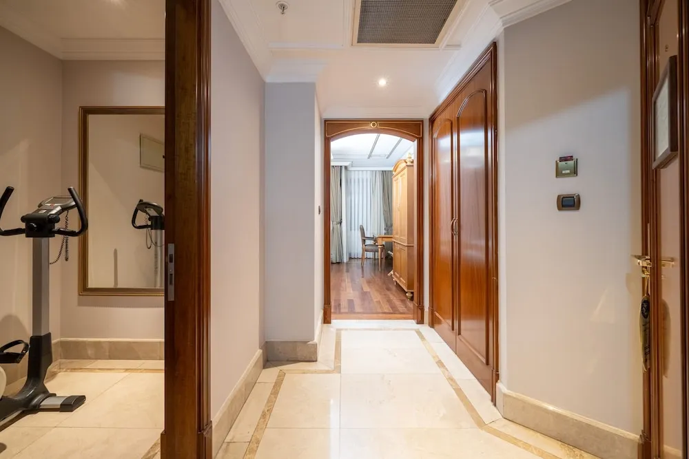 Delux Connectined Room