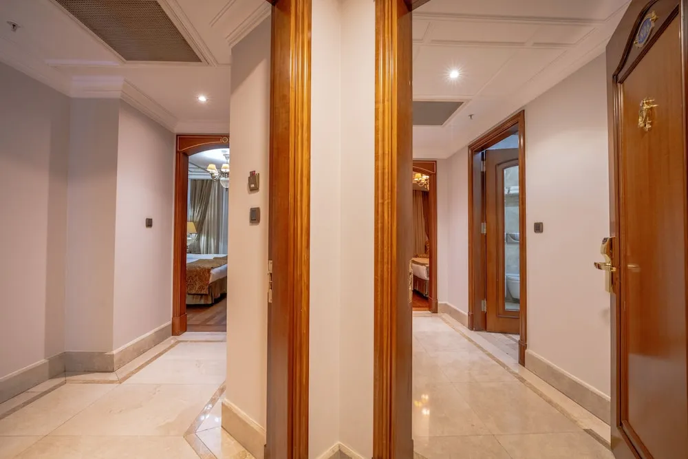 Delux Connectined Room