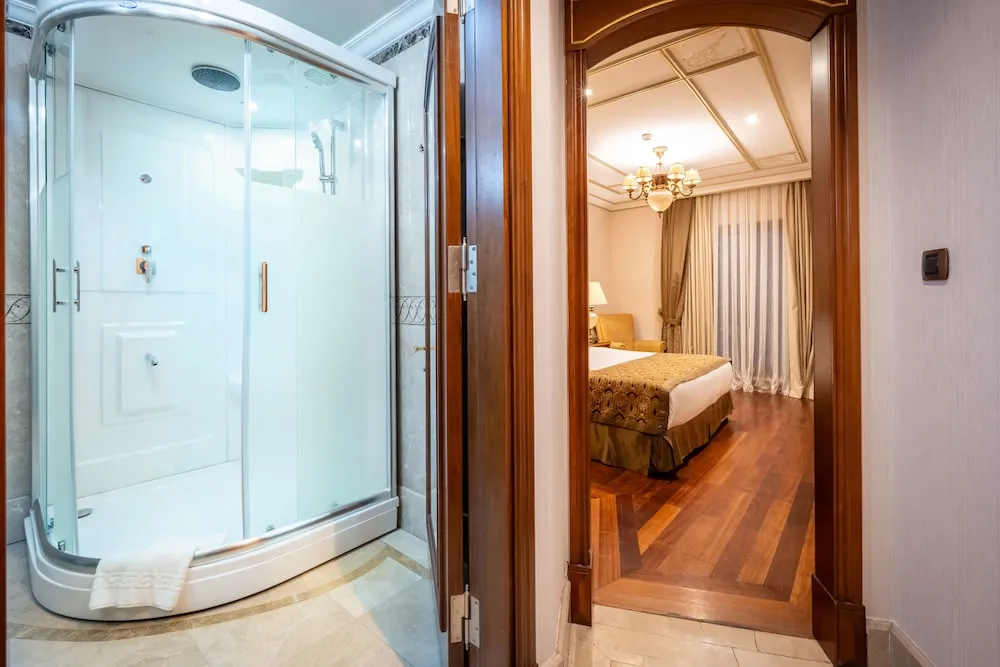 Delux Connectined Room