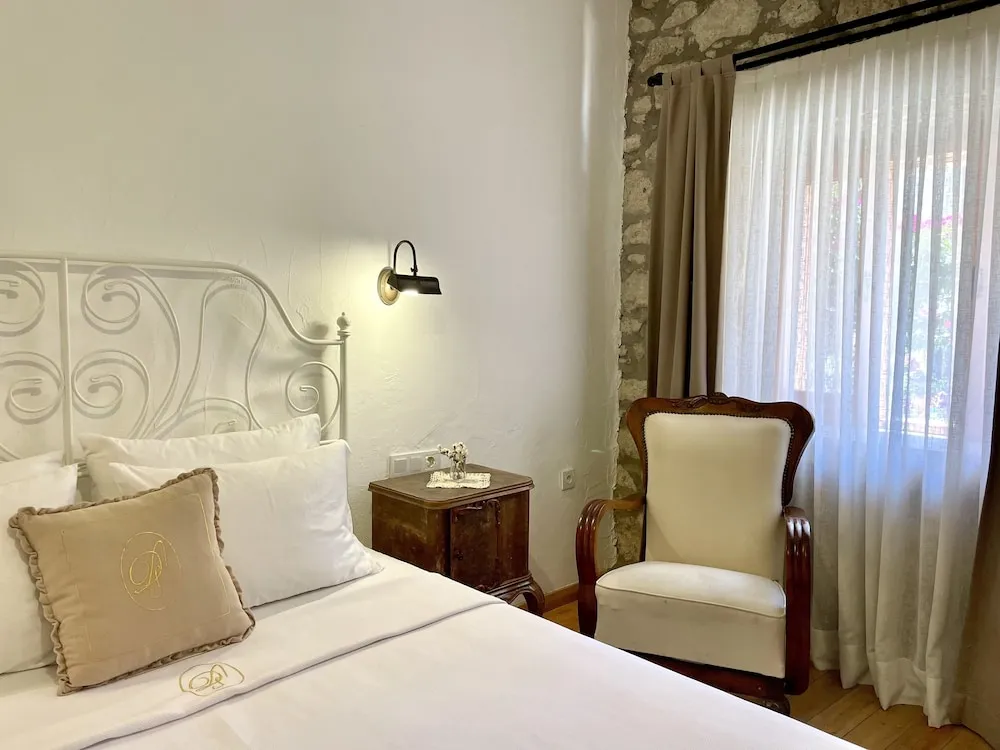 Classic Tek Büyük Yataklı Oda