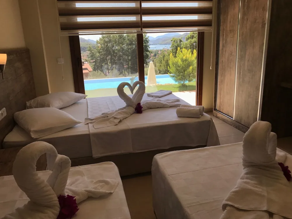 Deluxe Dört Kişilik Oda