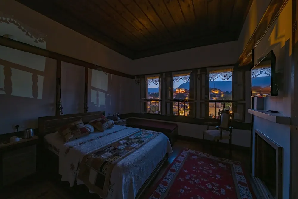 Superior Oda, Şehir Manzaralı