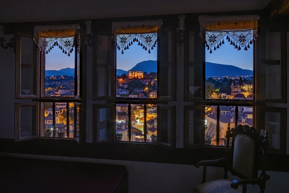 Superior Oda, Şehir Manzaralı