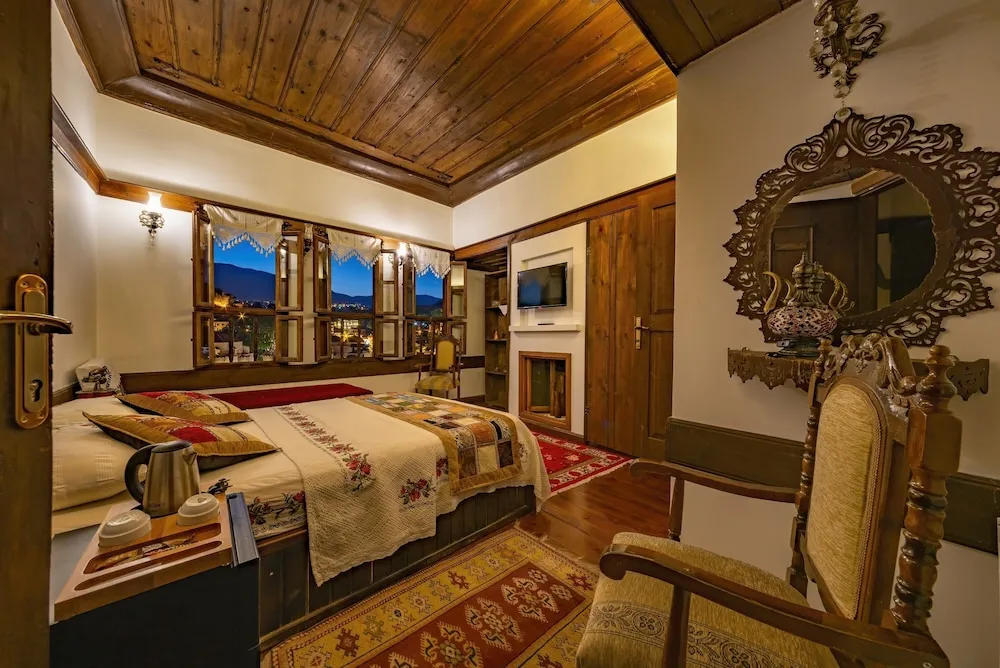 Superior Oda, Şehir Manzaralı