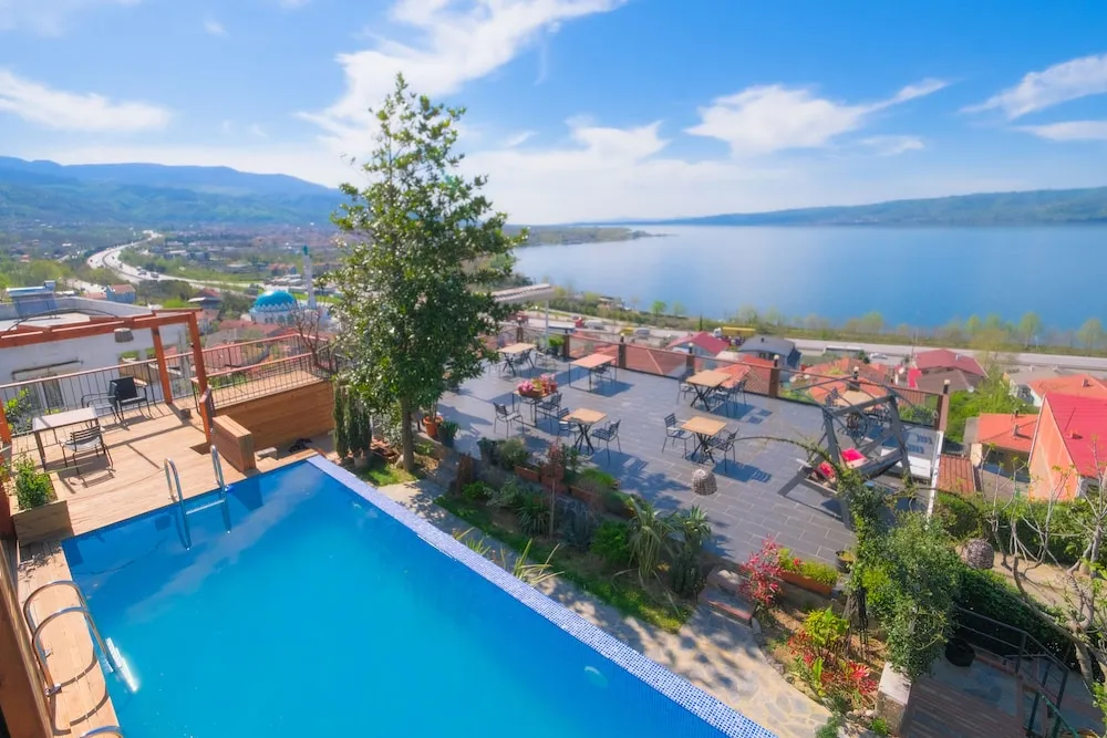 Basic Oda, 1 Çift Kişilik Yatak ve Çekyat, Göl Manzaralı (without pool)