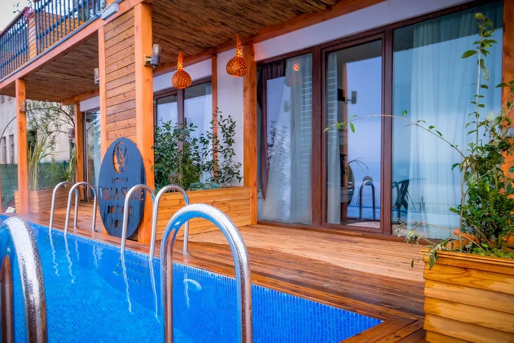 Deluxe Room, 1 Double Bed with Sofa bed, Lake View (shared pool access from inside the room)
