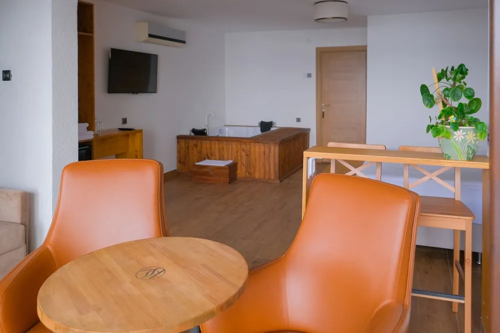 Deluxe Room, 1 Double Bed with Sofa bed, Lake View (shared pool access from inside the room)