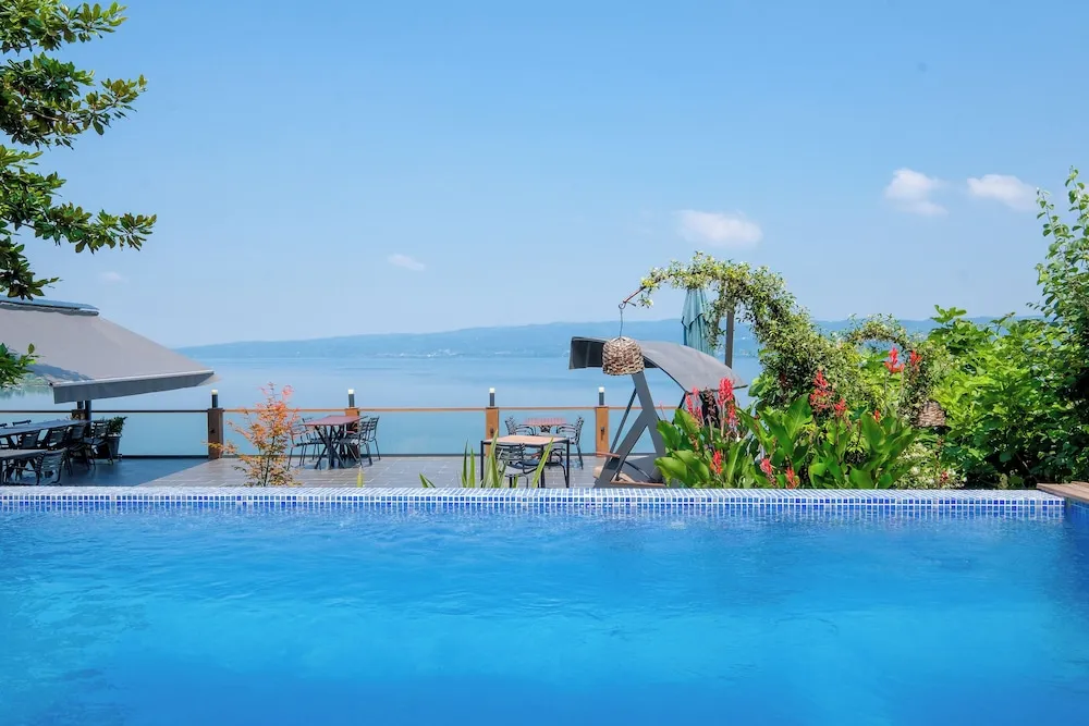 Deluxe Room, 1 Double Bed with Sofa bed, Lake View (shared pool access from inside the room)