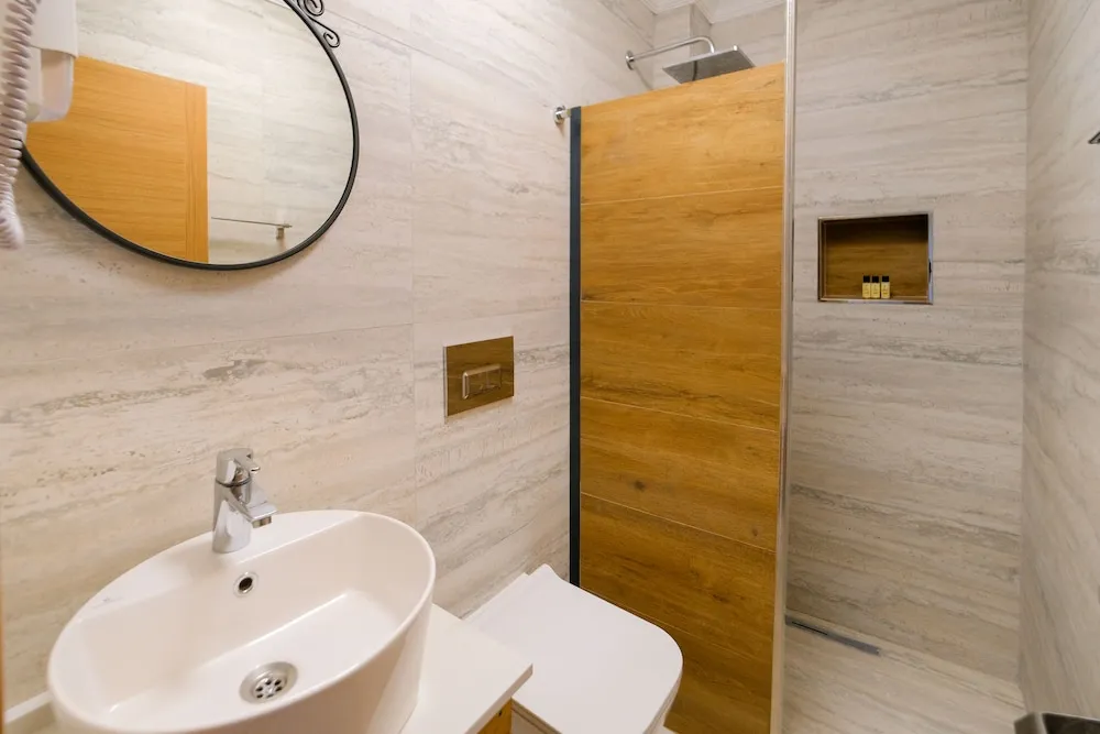 Deluxe Room, 1 Double Bed with Sofa bed, Lake View (shared pool access from inside the room)